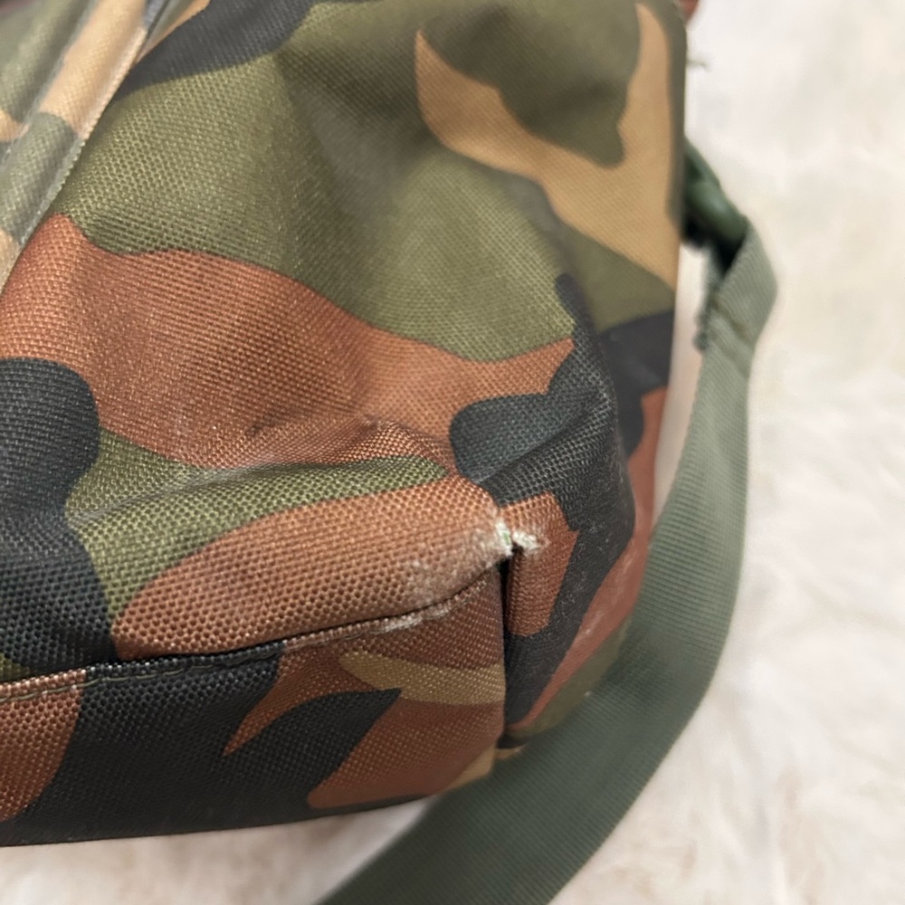 Herschel Supply Company Camouflage Baby Bag - Picture 5 of 11